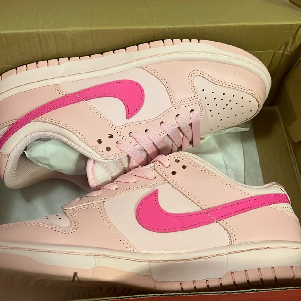 COPY - Nike triple pink dunks. christmas gift, never been worn, too small for me